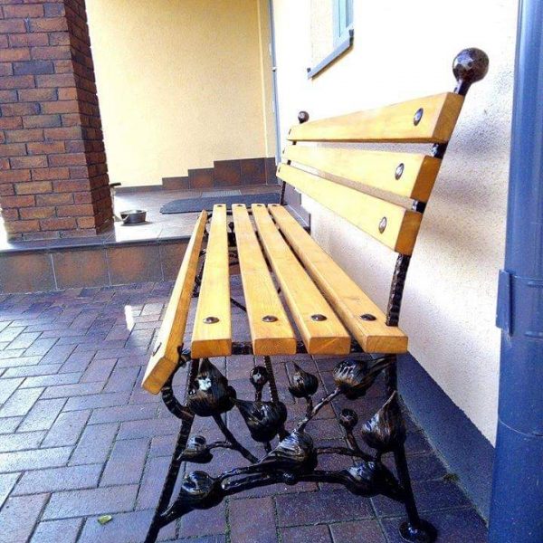 Kalvystės dirbinių dažymas